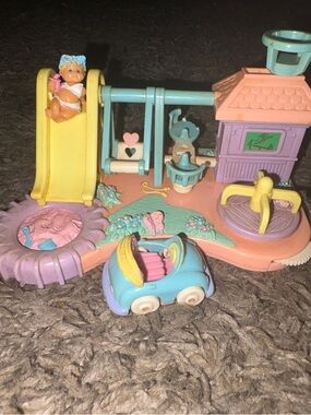 Vintage Blue Bird Polly Pocket Pastel Park Play Set
Toy Doll AND Car included.